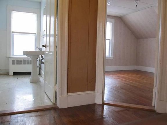 upstairs hallway-to bath