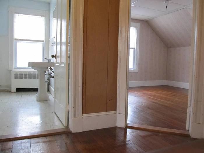 upstairs hallway-to bath