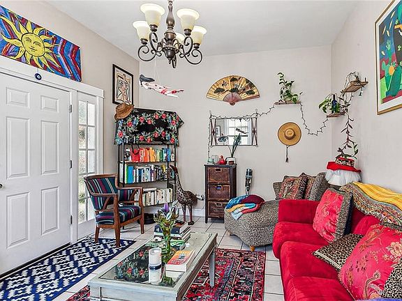2nd image of 2519 Acacia St