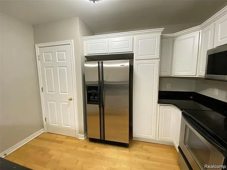215 S Village Way — Photo 16