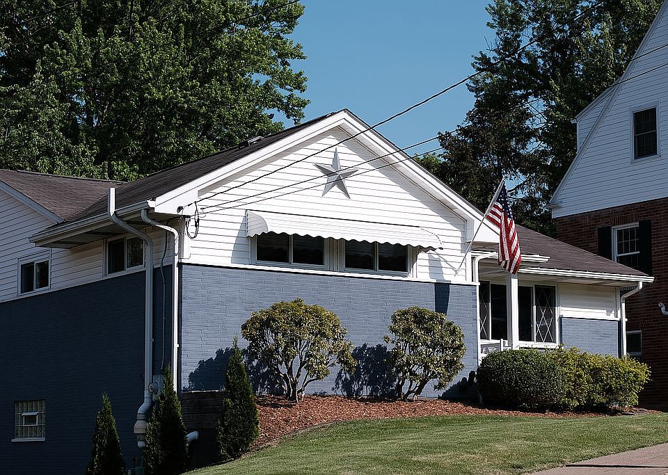 2nd image of 707 Sampson St