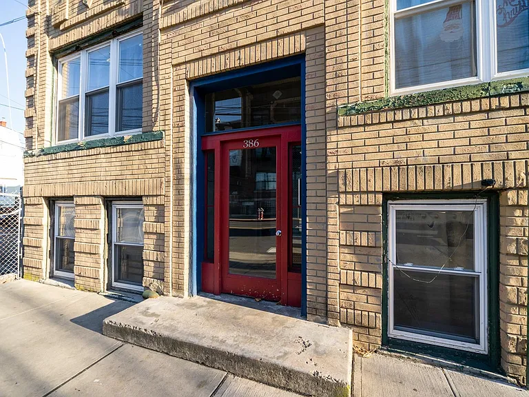 386 Bergen Ave #1R — Photo 16