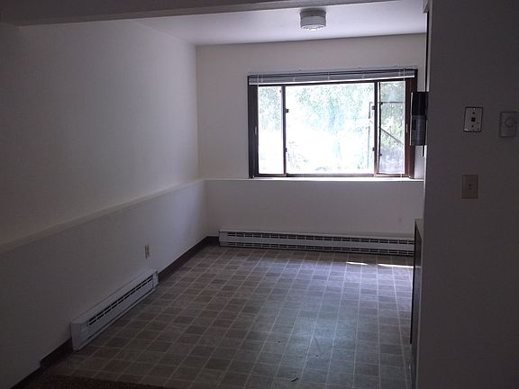 3rd image of 120 Turner Ct APT 1