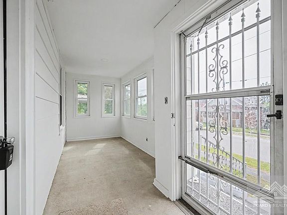 5th image of 204 Lee St