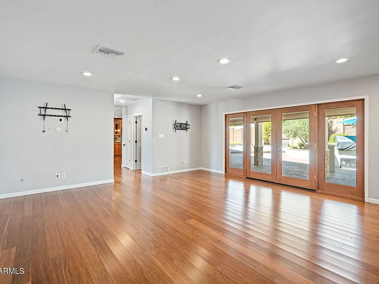 2054 E Rancho Dr — Photo 23