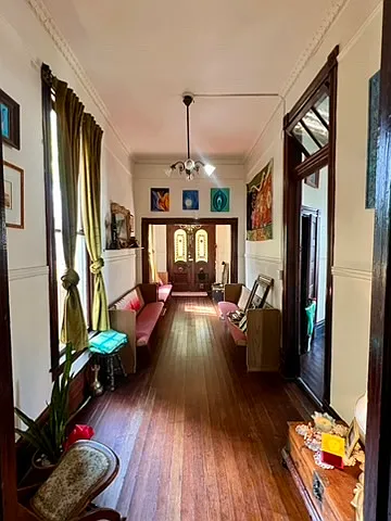 Entrance hallway, older pic