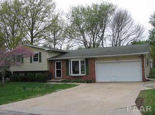 1113 Debbie Ln, Macomb, IL 61455