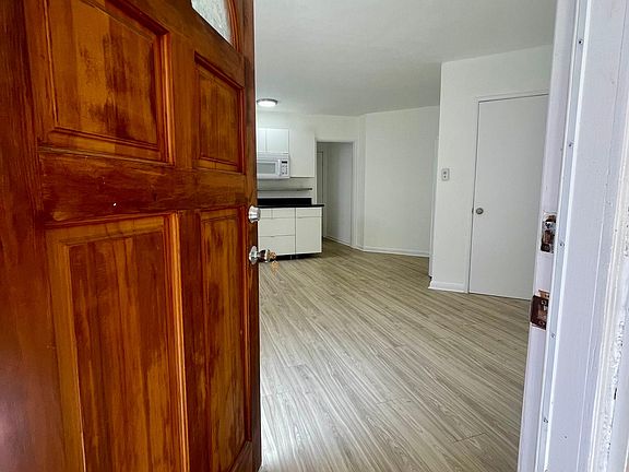 2nd image of 11818 Gateway Blvd #5B