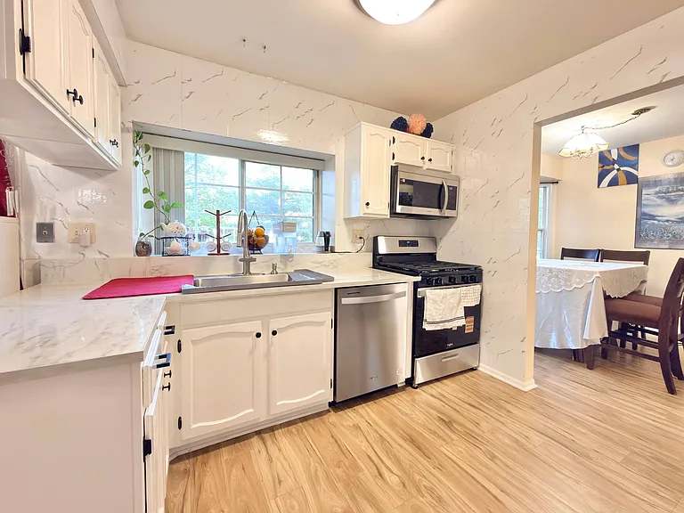 1464 Farrington Ln — Photo 3