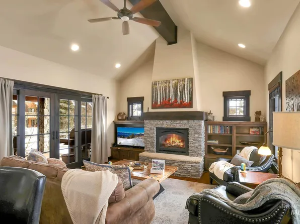 117 Golden Bar Ct, Donnelly, ID 83615