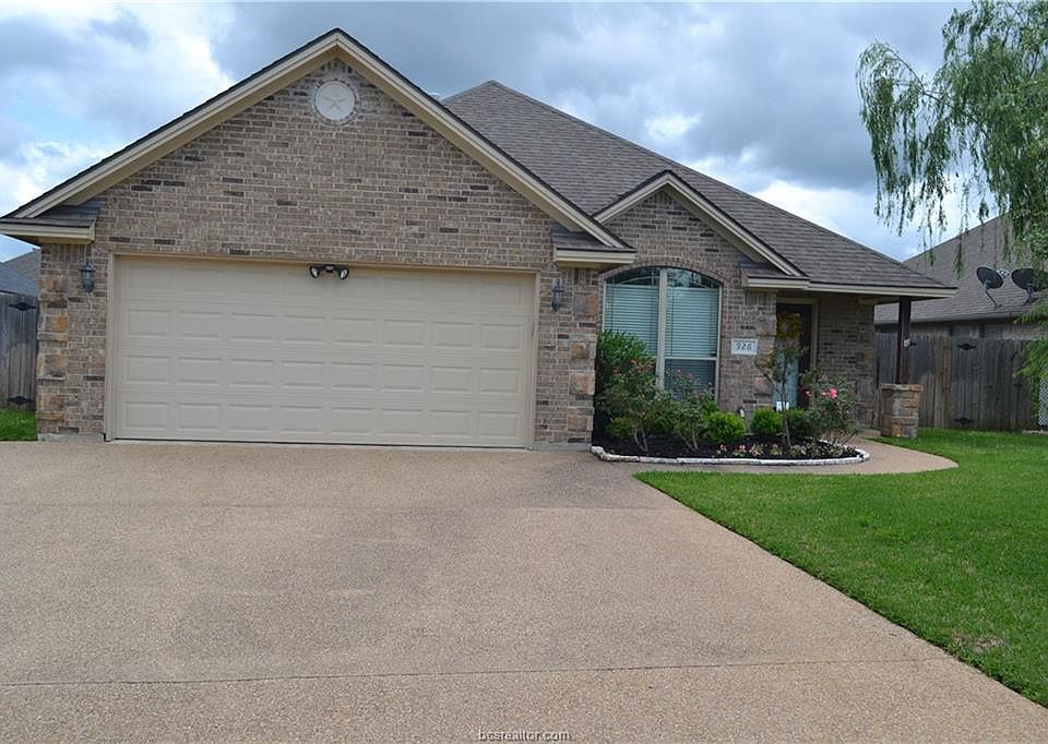 1st image of 926 Crystal Dove Ave