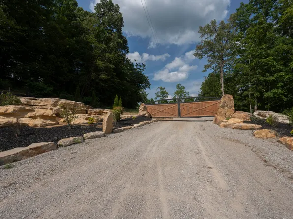 15 Rock House Rd, Stanton, KY 40380