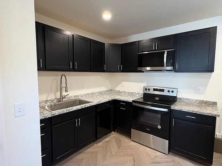 209 S Chapel St — Photo 31