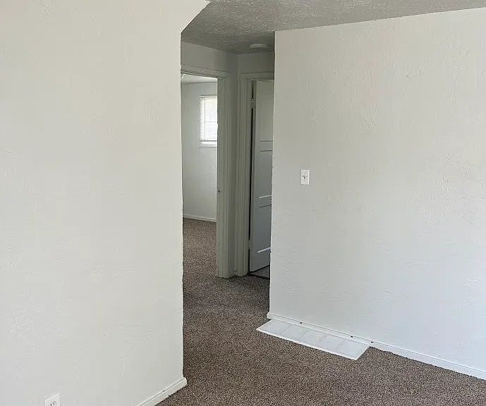 944 Poulson St — Photo 11