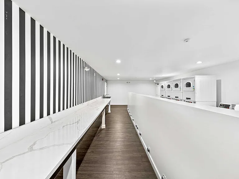 Summerview Beach Resort Luxury Apartments — Photo 17