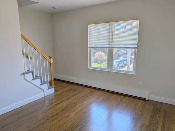 146 Pine St APT 4, Attleboro, MA 02703