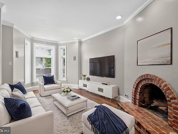 4th image of 1819 Riggs Pl NW