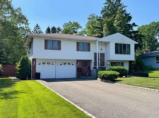 32 Pawnee Dr, Commack, NY 11725