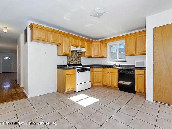4th image of 78 Lake Ave