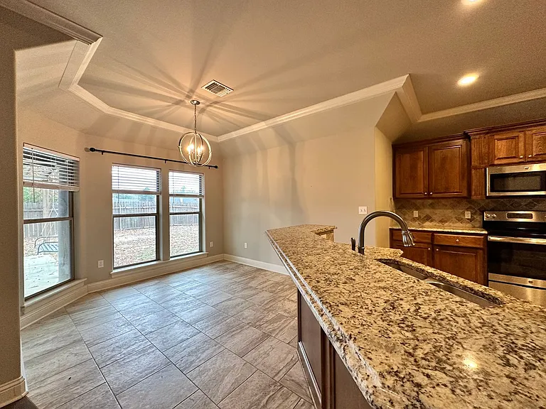 1100 Bear Creek Dr — Photo 4