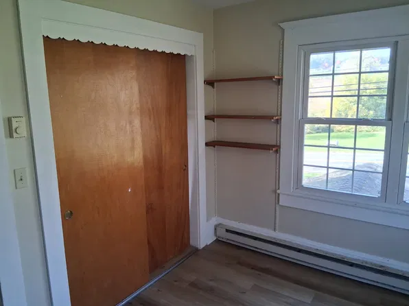 1833 Red Barn Village Rd, Clarks Summit, PA 18411
