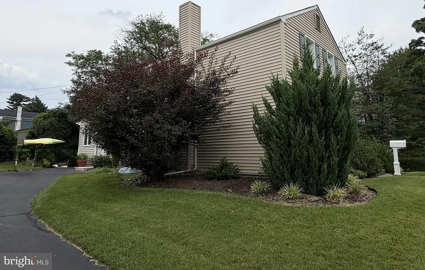 Updated Spacious Colonial Home in Oreland — Photo 3