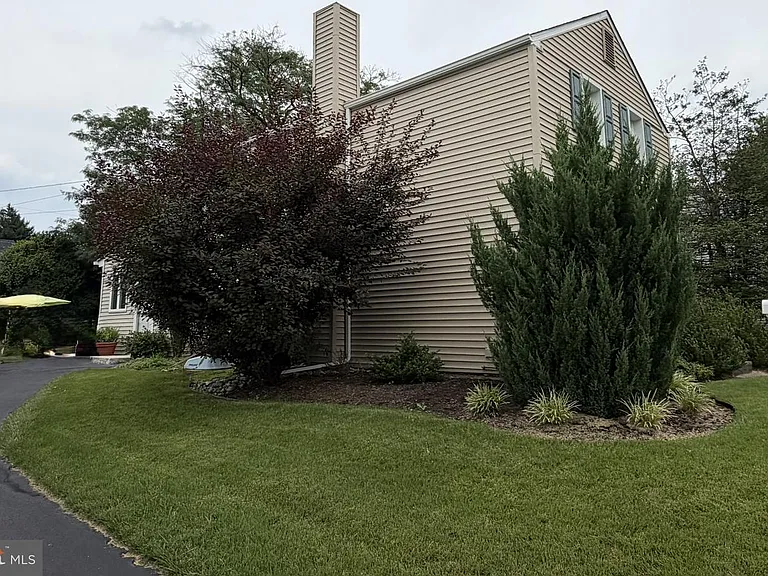 217 Lyster Rd — Photo 3