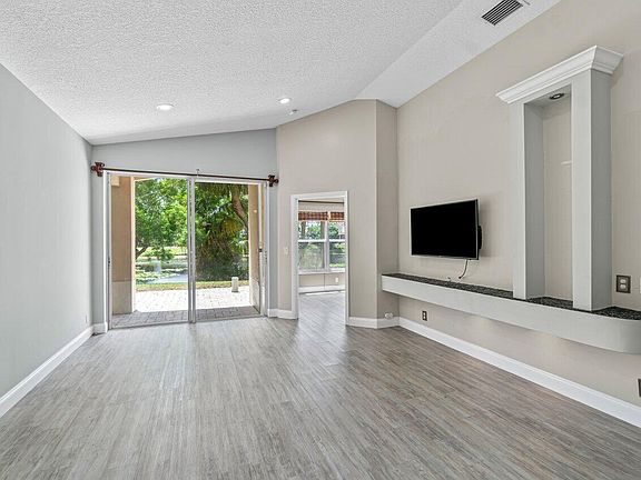 5th image of 6400 Park Lake Circle