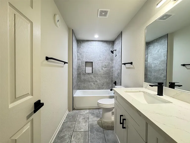 3811 Stockbridge Dr — Photo 17