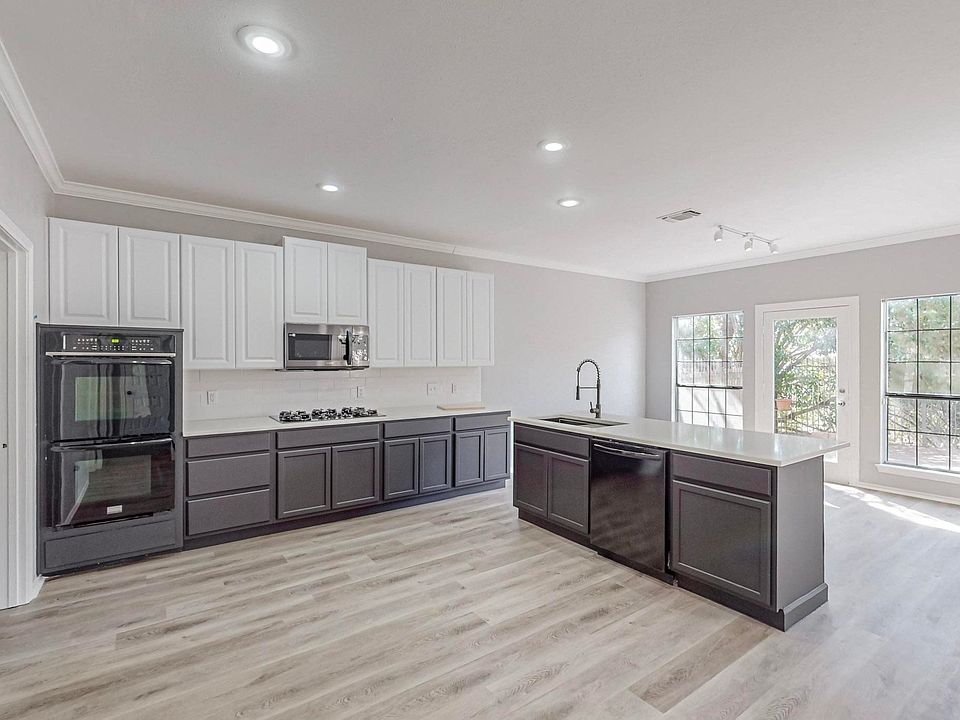1st image of 2818 Marquis Cir W