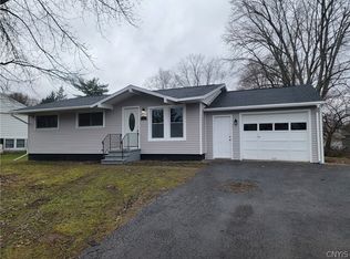 402 Birchwood Blvd, Baldwinsville, NY 13027