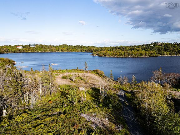 3rd image of 10 Wilderness Dr