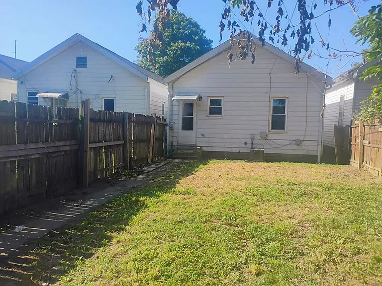 714 E Maryland St — Photo 3