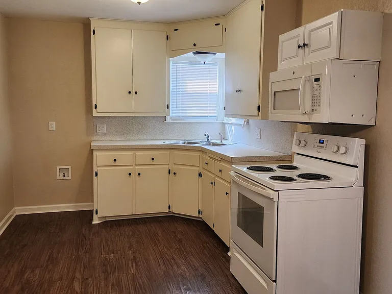 3417 Pioneer St — Photo 24
