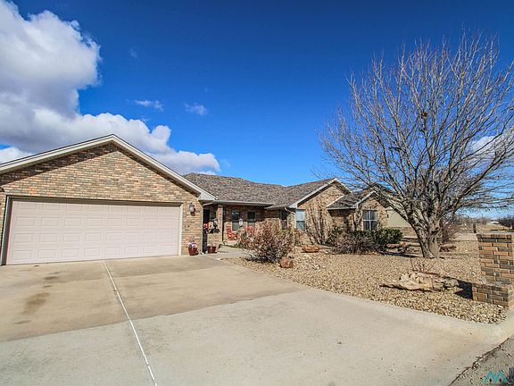 3rd image of 1233 Oakwood Cir