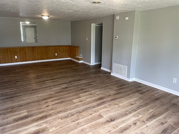 4th image of 304 Lynda Dr #B