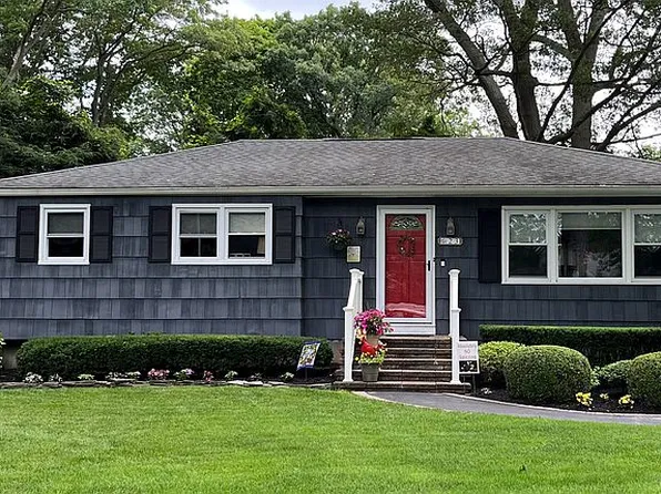 23 Groveland Park Blvd, Sound Beach, NY 11789