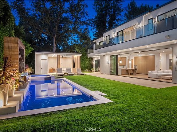 3rd image of 4793 Louise Ave