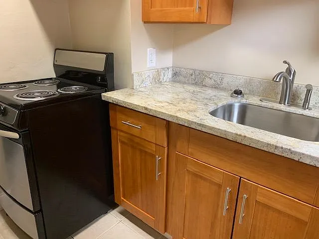 140 La Rue Ave — Photo 3