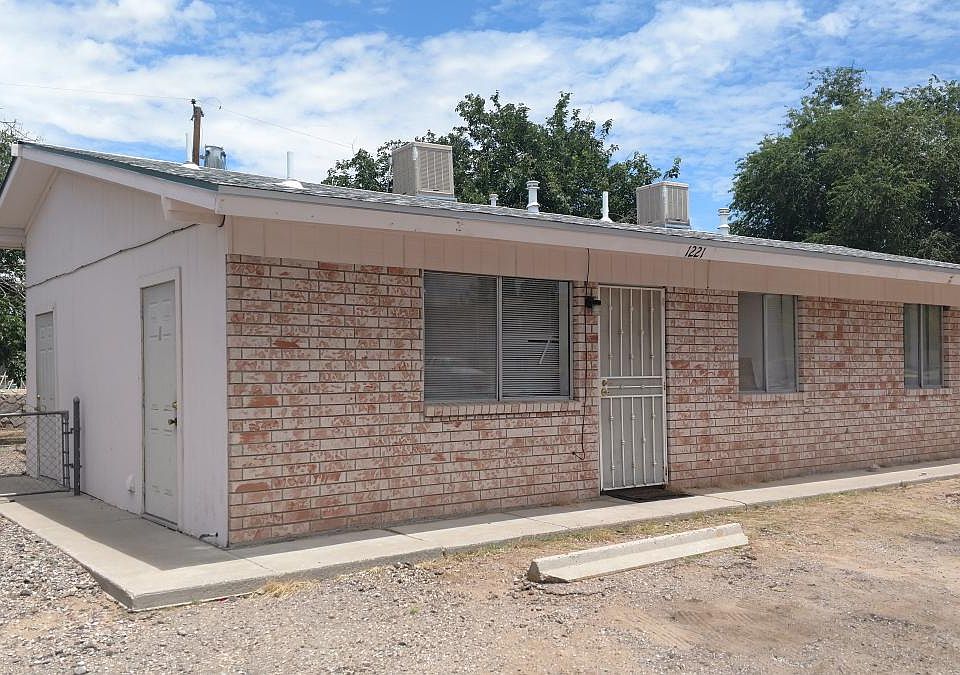 1st image of 1221 Plain St