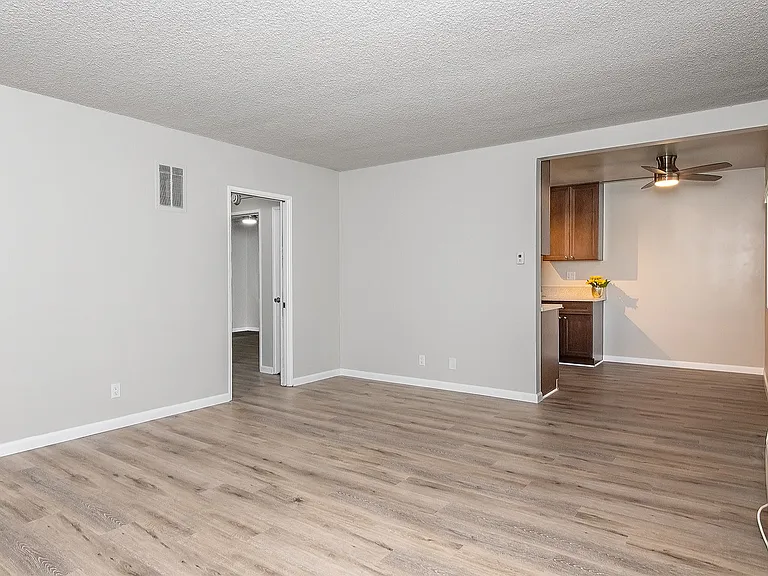 311 N Kenwood St — Photo 3