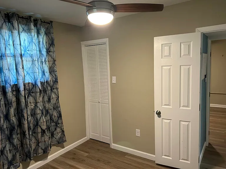 Second bedroom.