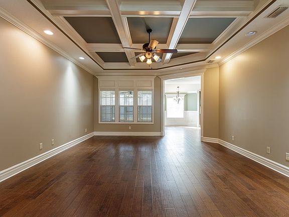 3rd image of 3994 Taylor Way