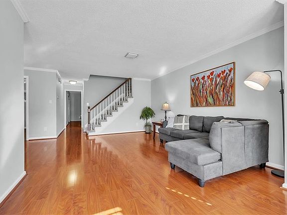4th image of 4022 Roebling Ln