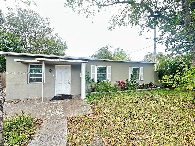 1511 NW 11th Pl — Photo 1