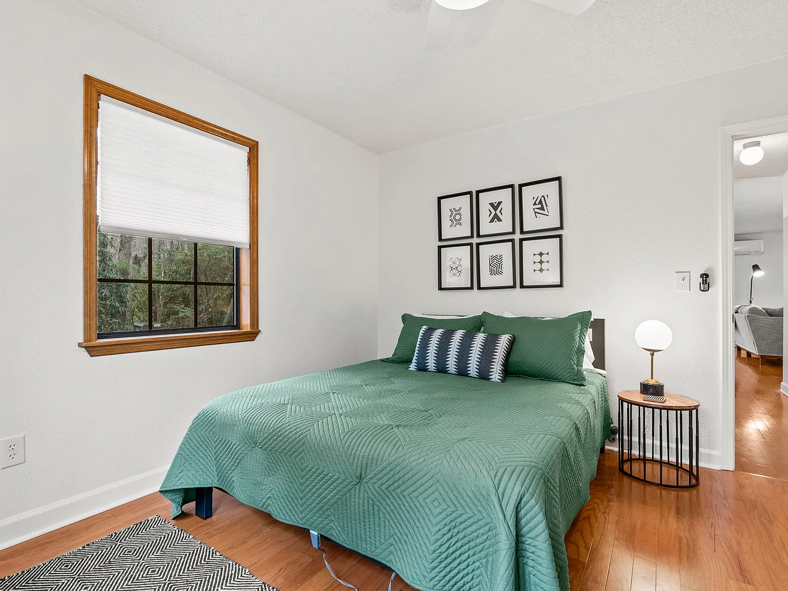 2 bed, 960 sqft, $2,500 — Photo 2