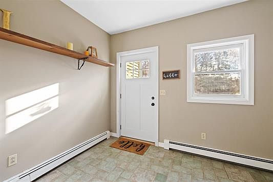 5th image of 31 Moulton Ave