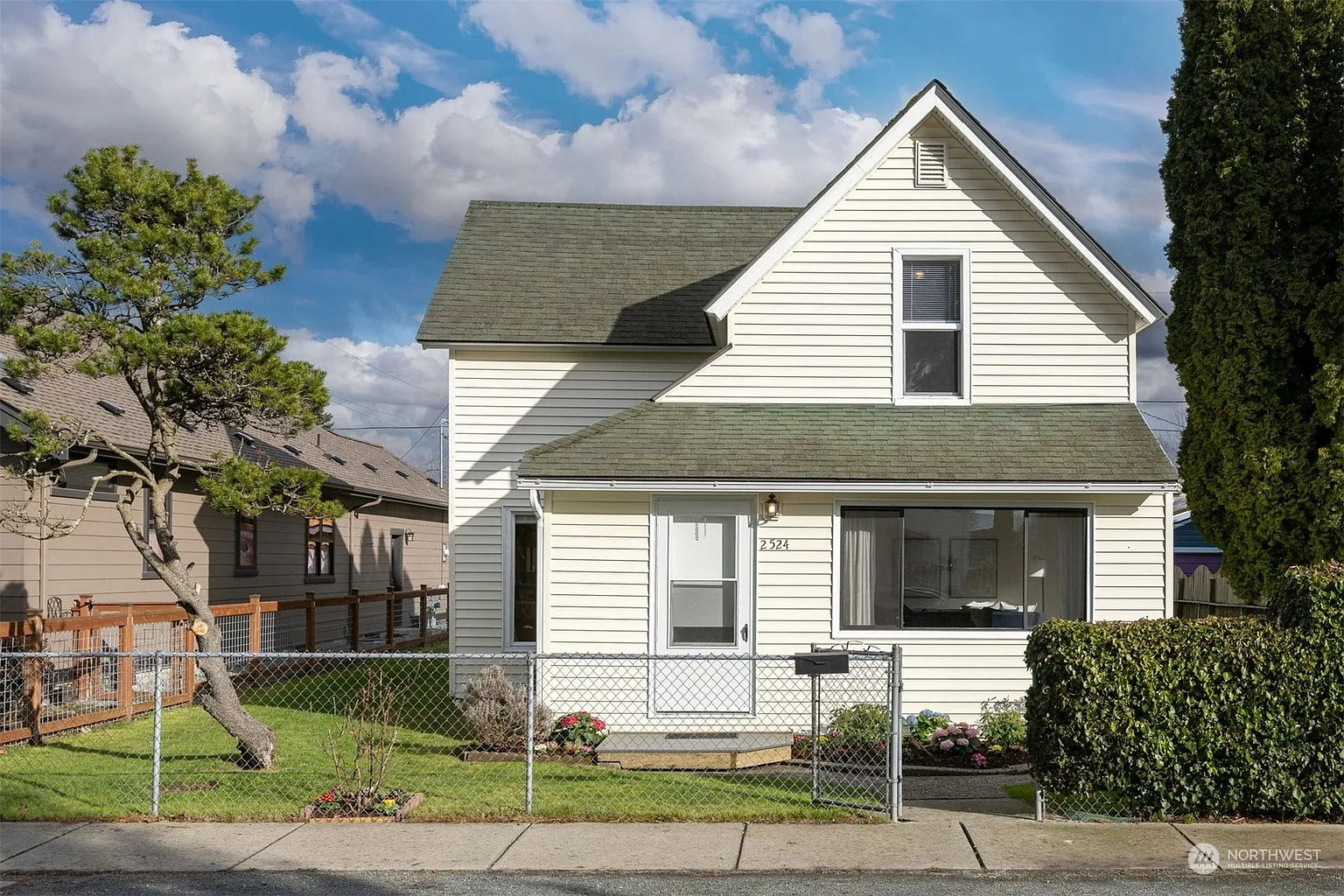 2524 Henry Street photo 1