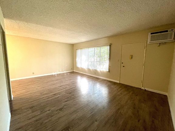 5th image of 426 E Elmwood Ave #G
