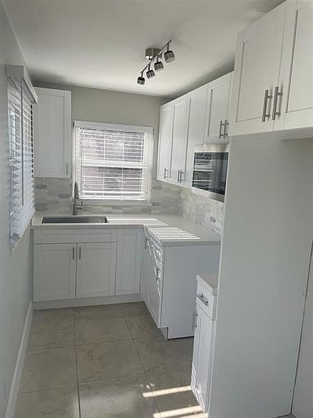 1st image of 202 NE 22nd Ave #206A